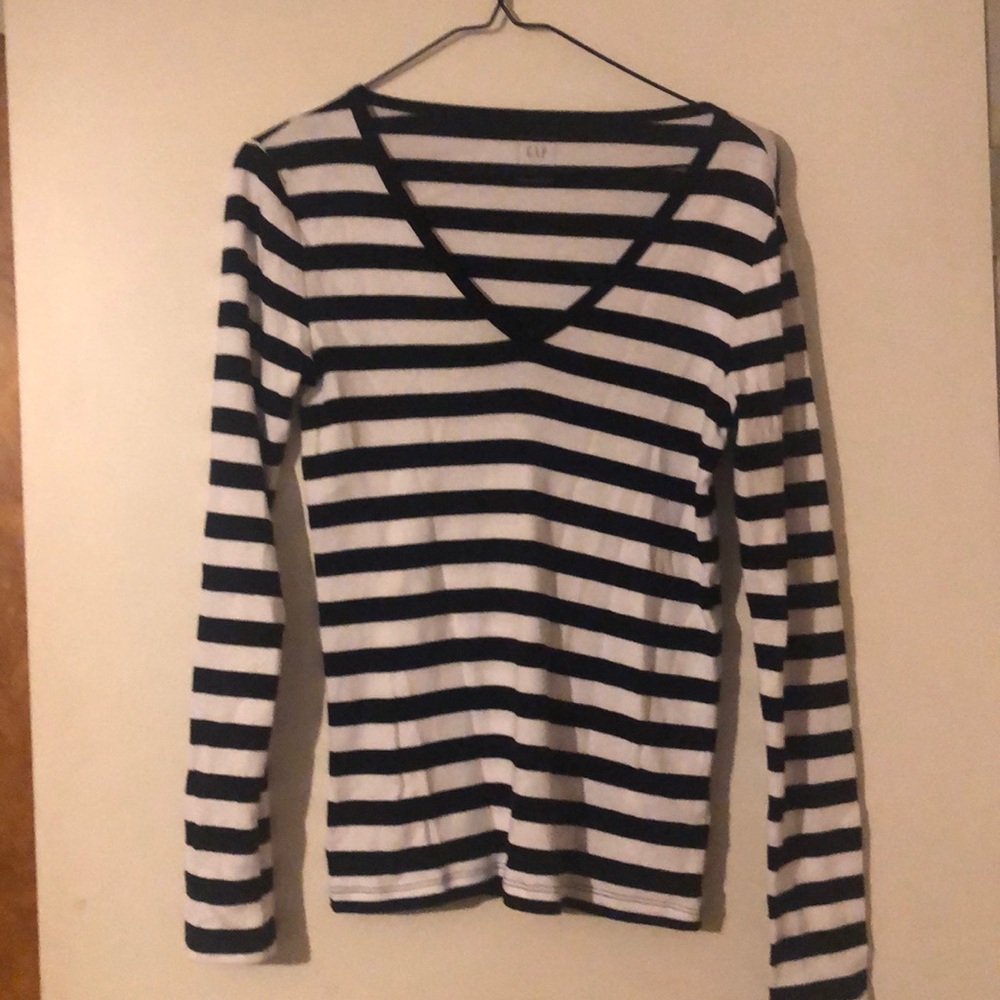 Woman’s GAP WHITE/BLACK STRIPPED SHIRT